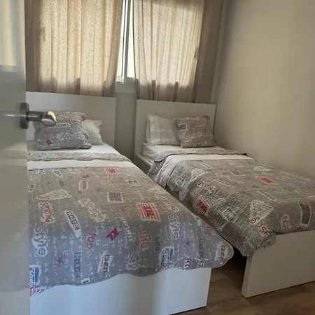 20 метров до пляжа фенальс в ллорет де мар Apartman
